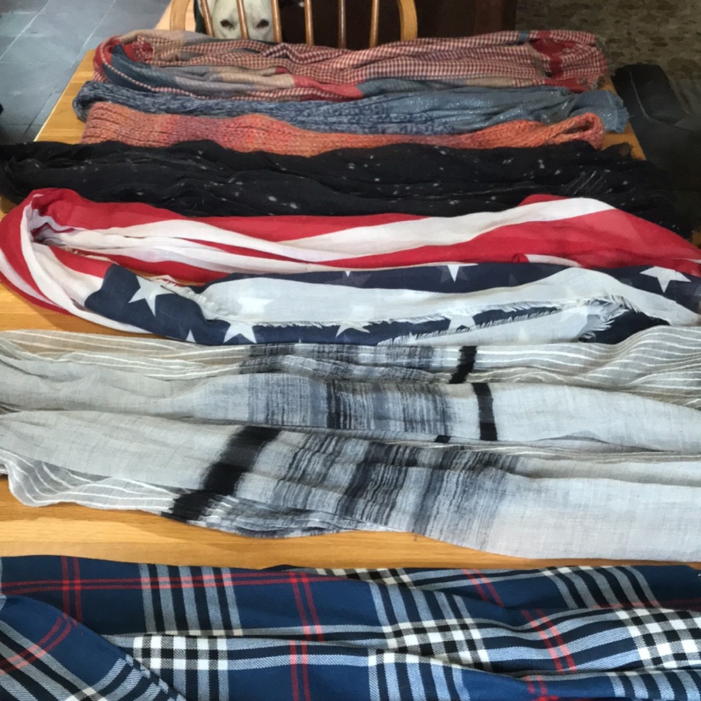 Bundle of scarfs 8 total